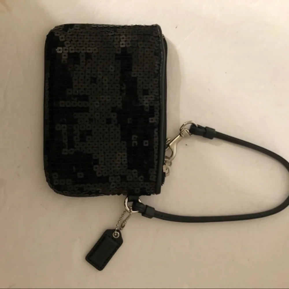 👛 COACH 👛 black sequined evening wristlet